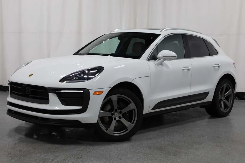 2023 Porsche Macan T photo 1