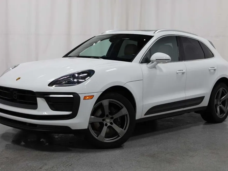 2023 Porsche Macan T photo 1