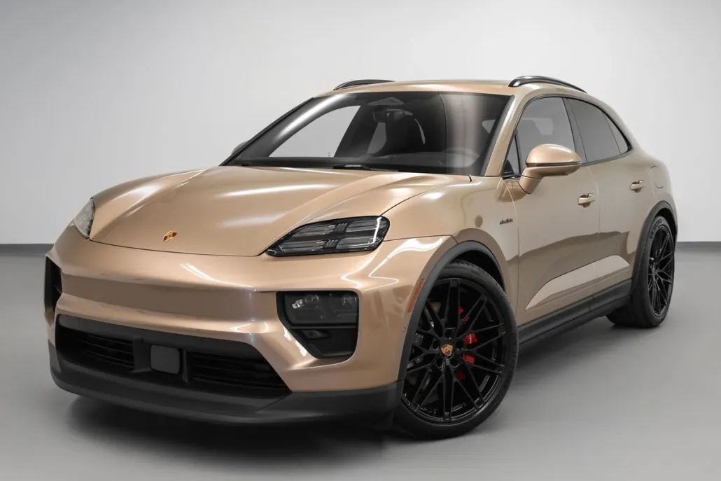 2025 Porsche Macan Electric photo 1