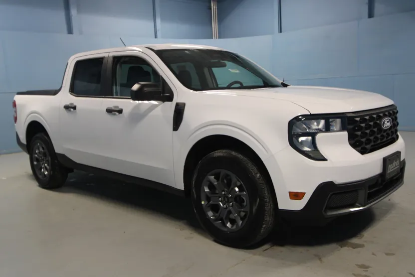 2025 Ford Maverick XLT photo 1