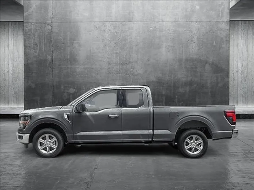 2025 Ford F-150 XLT photo 2