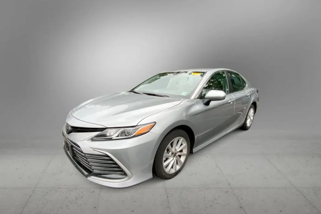2023 Toyota Camry LE photo 1