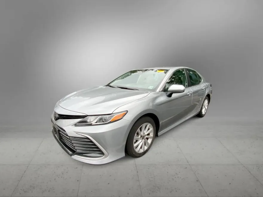 2023 Toyota Camry LE photo 1