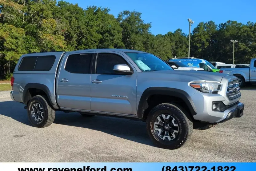 2016 Toyota Tacoma TRD photo 1