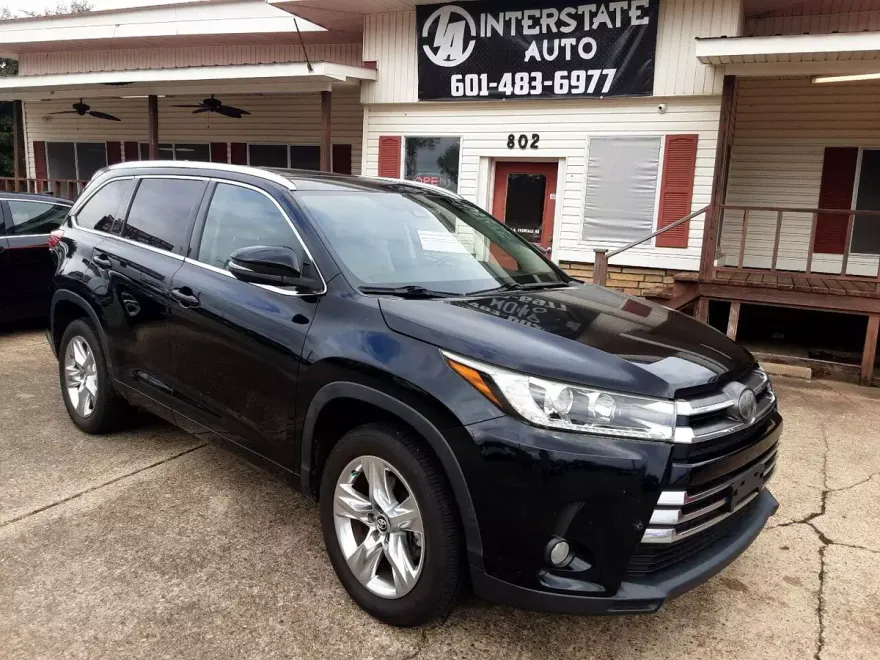 2017 Toyota Highlander Limited photo 1