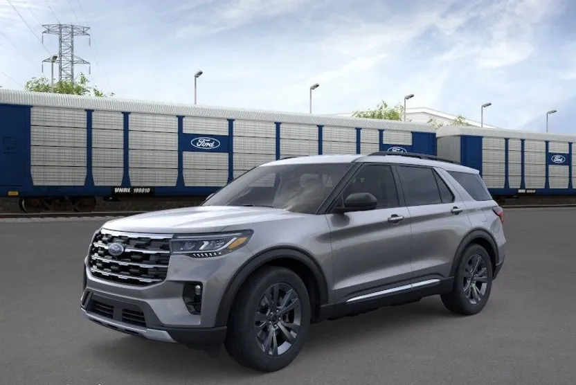 2025 Ford Explorer photo 1