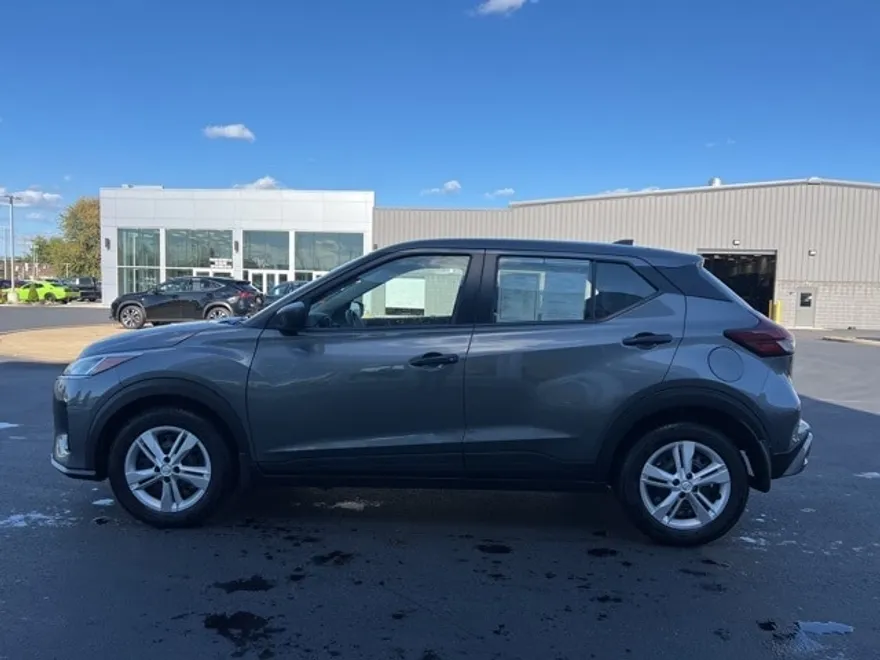 2024 Nissan Kicks S photo 1