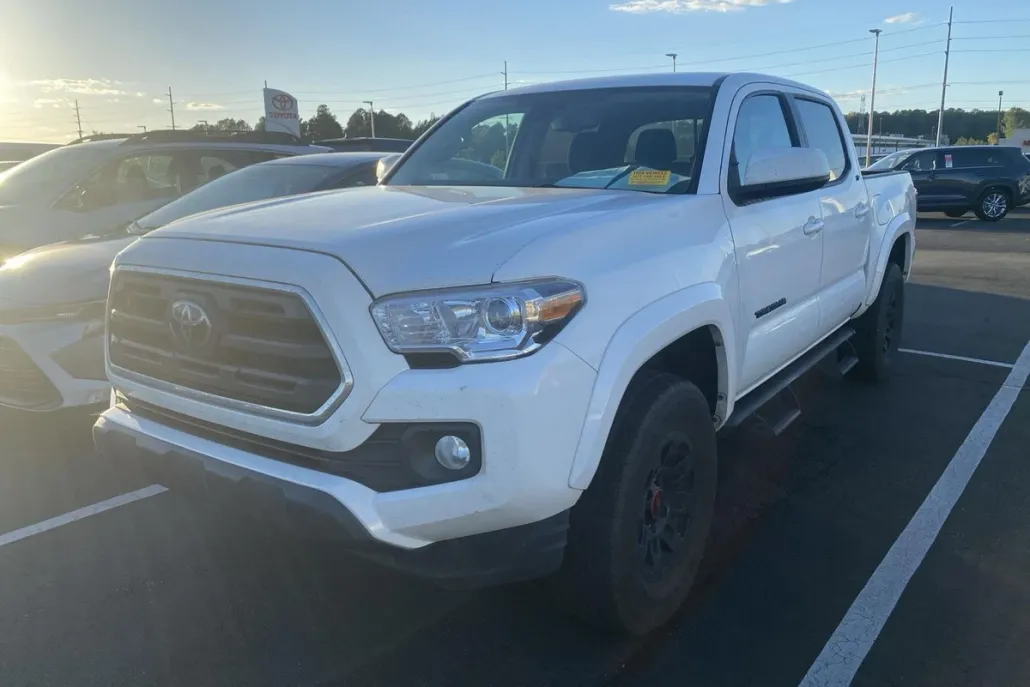 2019 Toyota Tacoma SR5 V6 photo 1