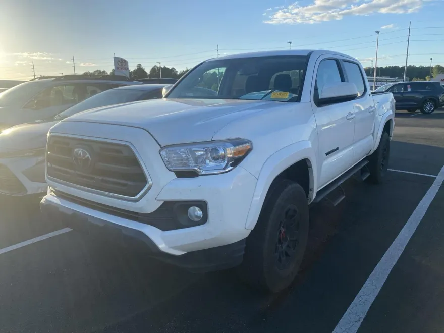 2019 Toyota Tacoma SR5 V6 photo 1