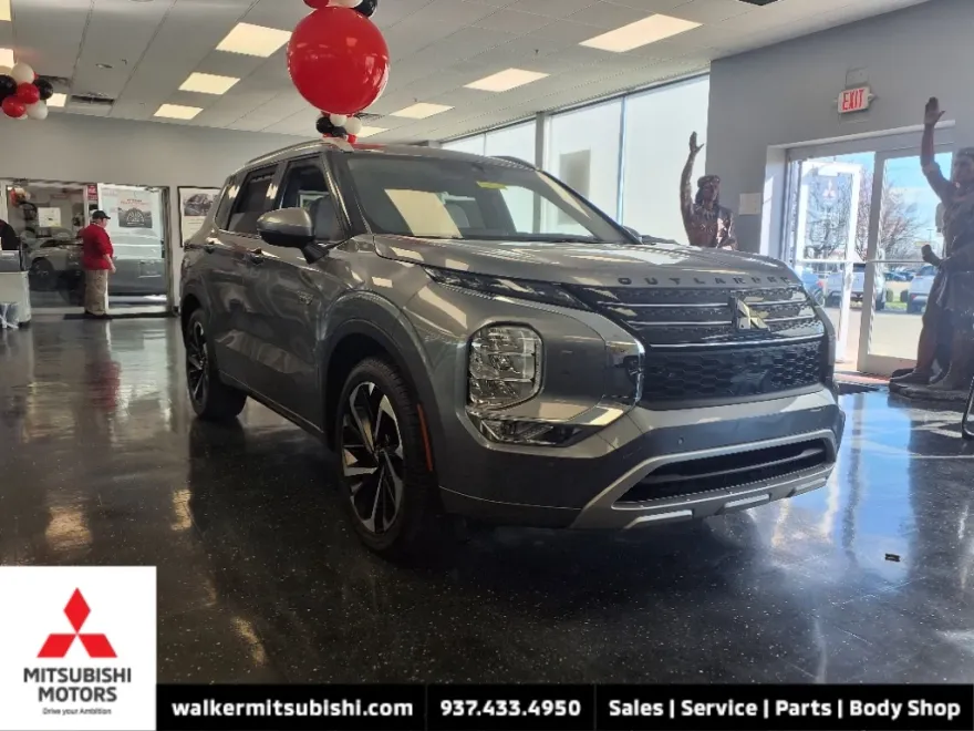 2024 Mitsubishi Outlander SEL photo 1