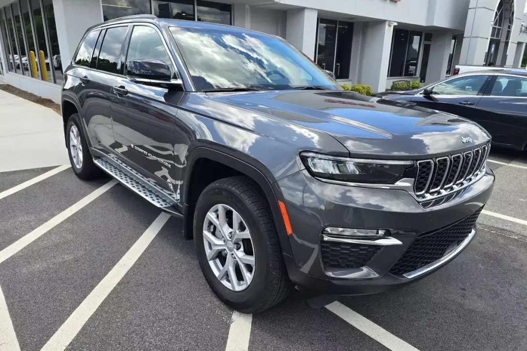 2022 Jeep Grand Cherokee Limited Sport photo 1