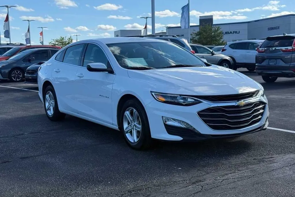 2023 Chevrolet Malibu 1LT photo 1
