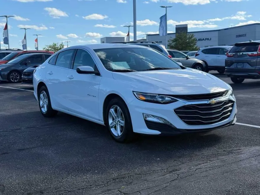 2023 Chevrolet Malibu 1LT photo 1