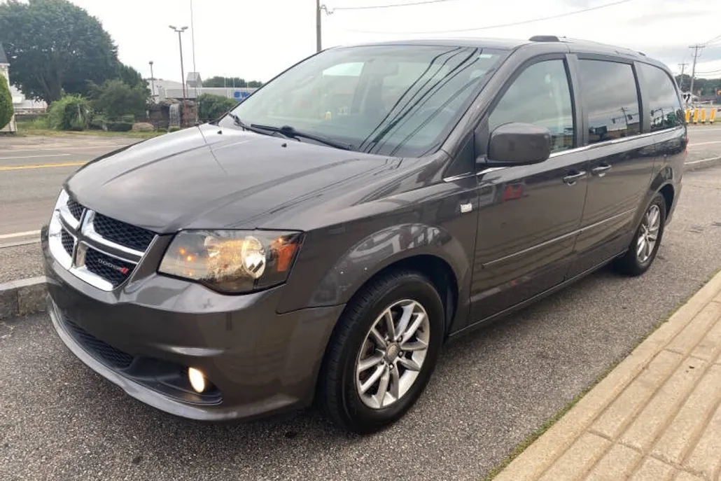 2014 Dodge Grand Caravan SXT photo 1