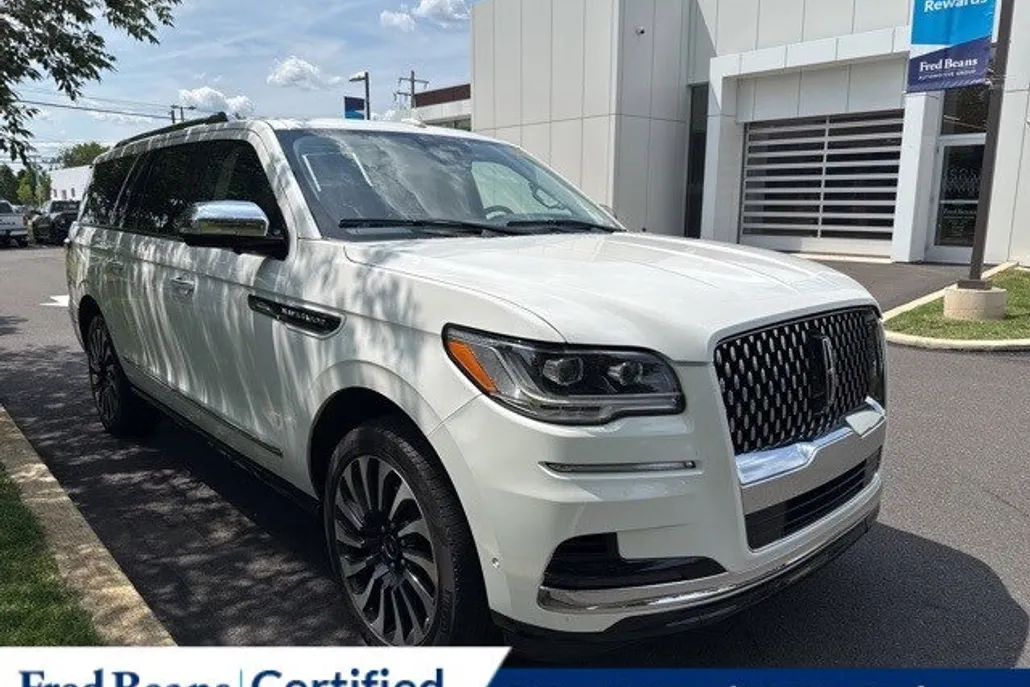 2022 Lincoln Navigator Black Label photo 1