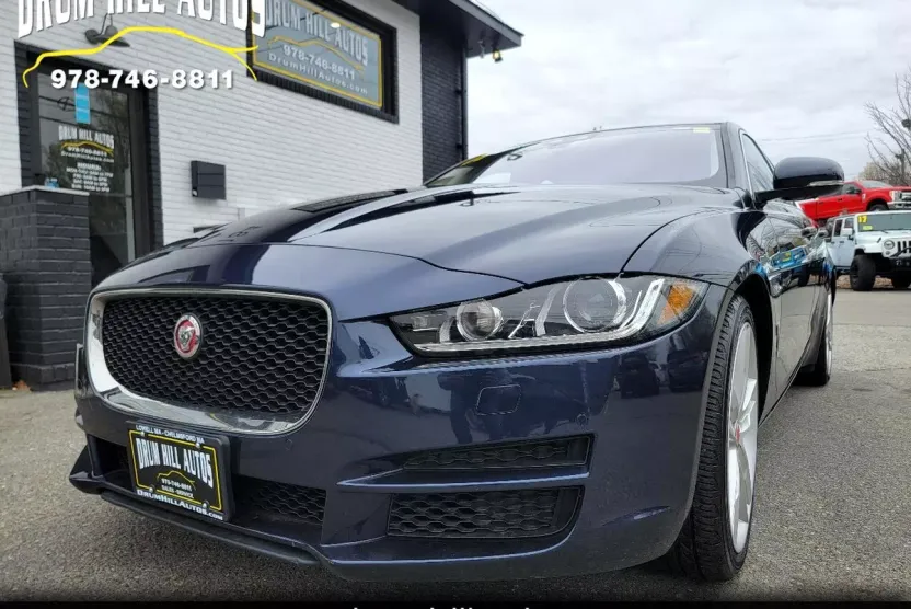 2017 Jaguar XE Prestige photo 1