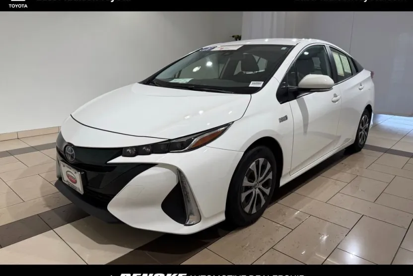 2021 Toyota Prius Prime LE photo 1