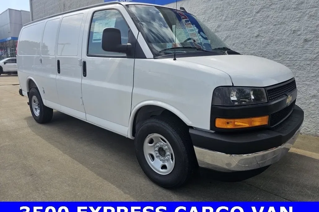 2025 Chevrolet Express Cargo 3500 photo 1