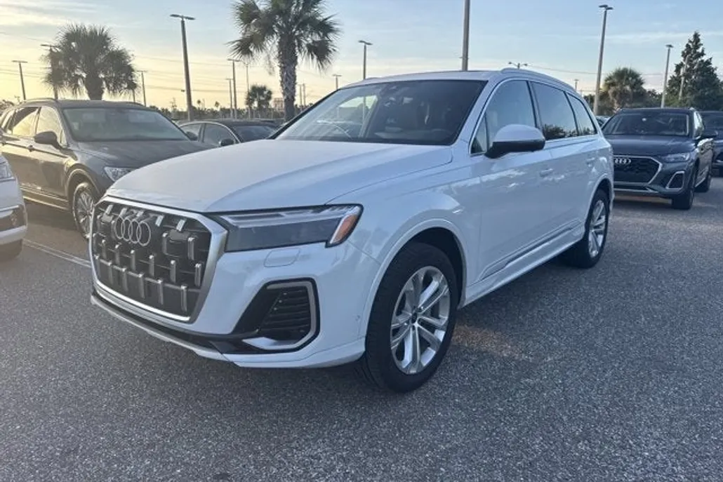 2025 Audi Q7 Premium photo 1