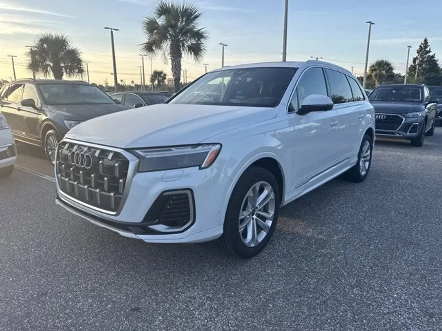 2025 Audi Q7 Premium photo 1