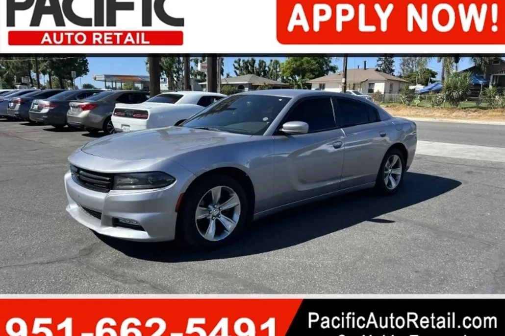 2015 Dodge Charger SXT photo 1