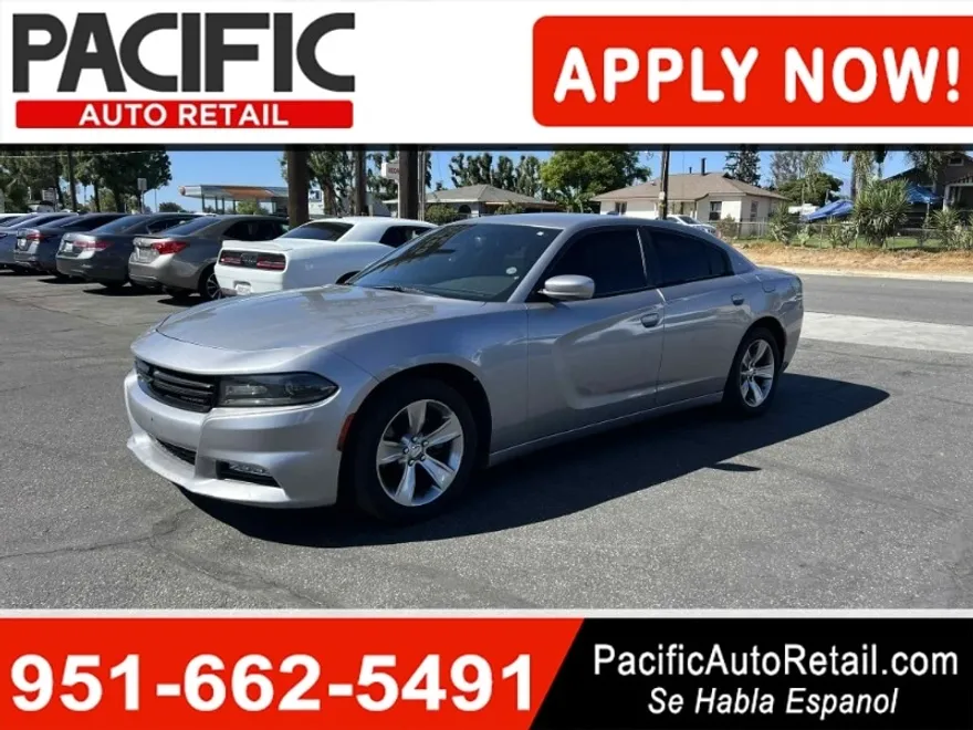 2015 Dodge Charger SXT photo 1