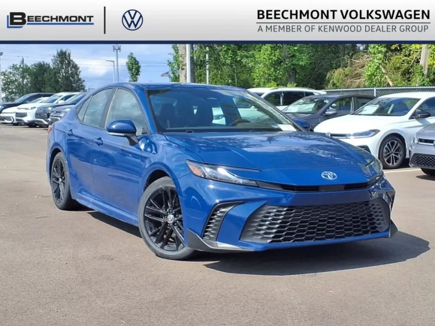 2025 Toyota Camry SE photo 1