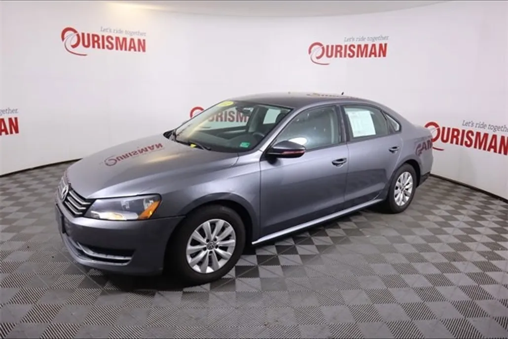 2012 Volkswagen Passat S photo 1