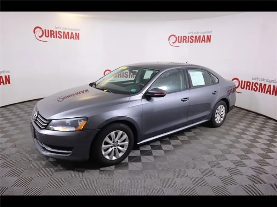 2012 Volkswagen Passat S photo 1