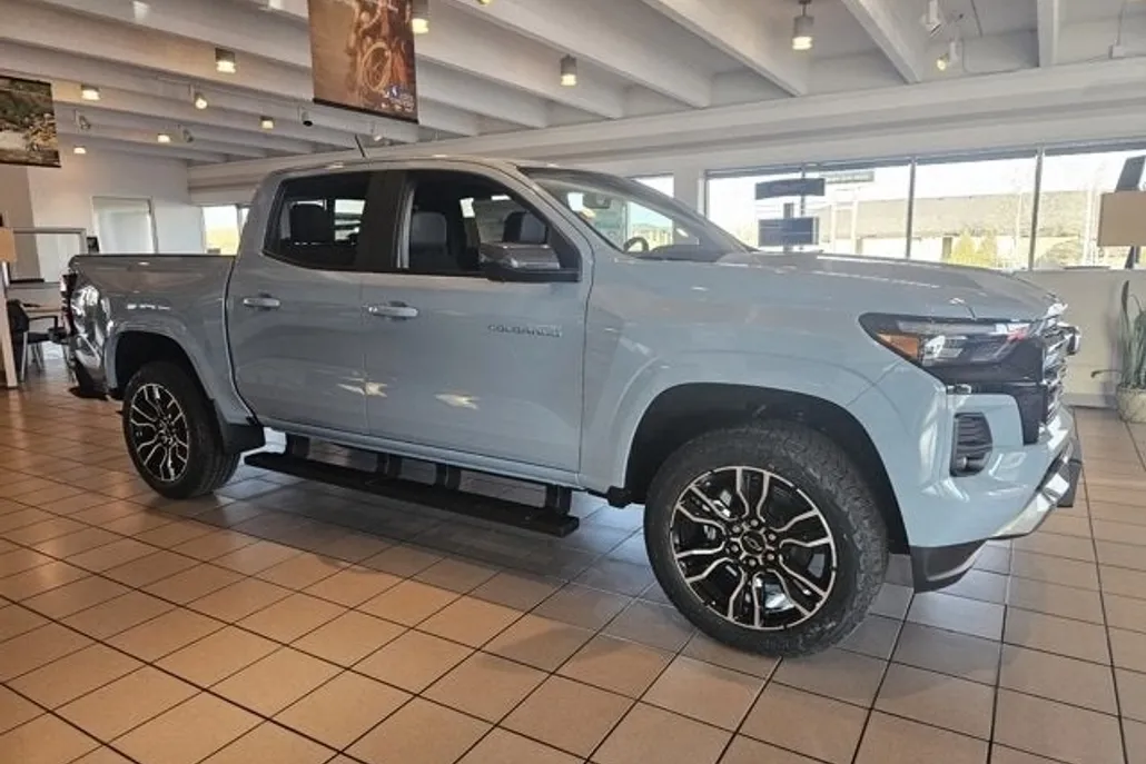 2025 Chevrolet Colorado Z71 photo 1