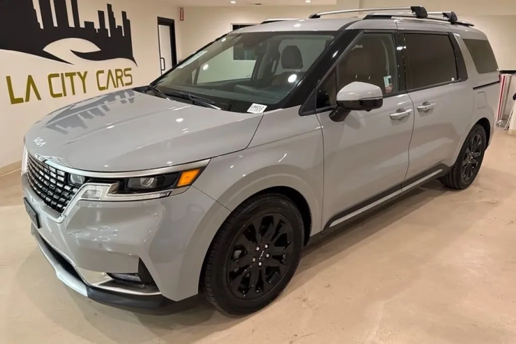2024 Kia Carnival SX photo 1