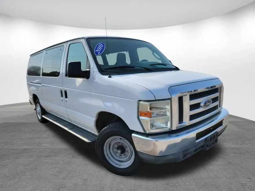 2011 Ford E-150 photo 1