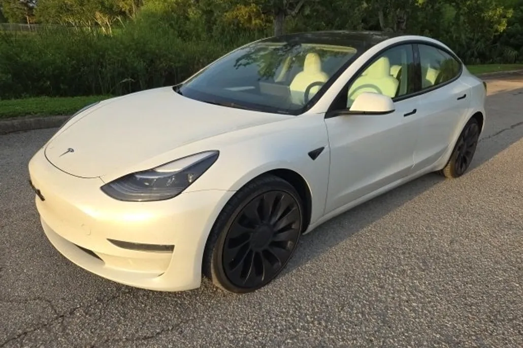 2023 Tesla Model 3 Performance photo 1