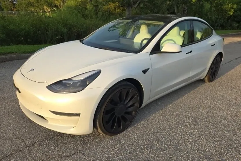 2023 Tesla Model 3 Performance photo 1
