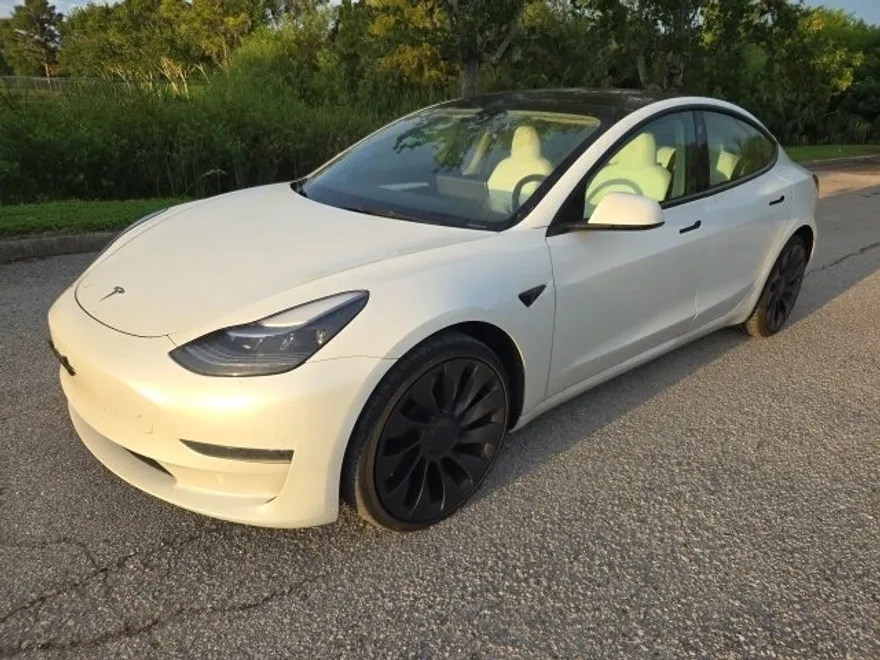 2023 Tesla Model 3 Performance photo 1