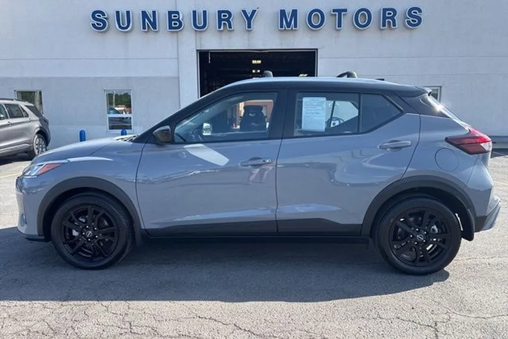 2023 Nissan Kicks SV photo 1