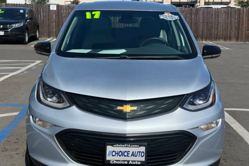 2017 Chevrolet Bolt EV photo 1