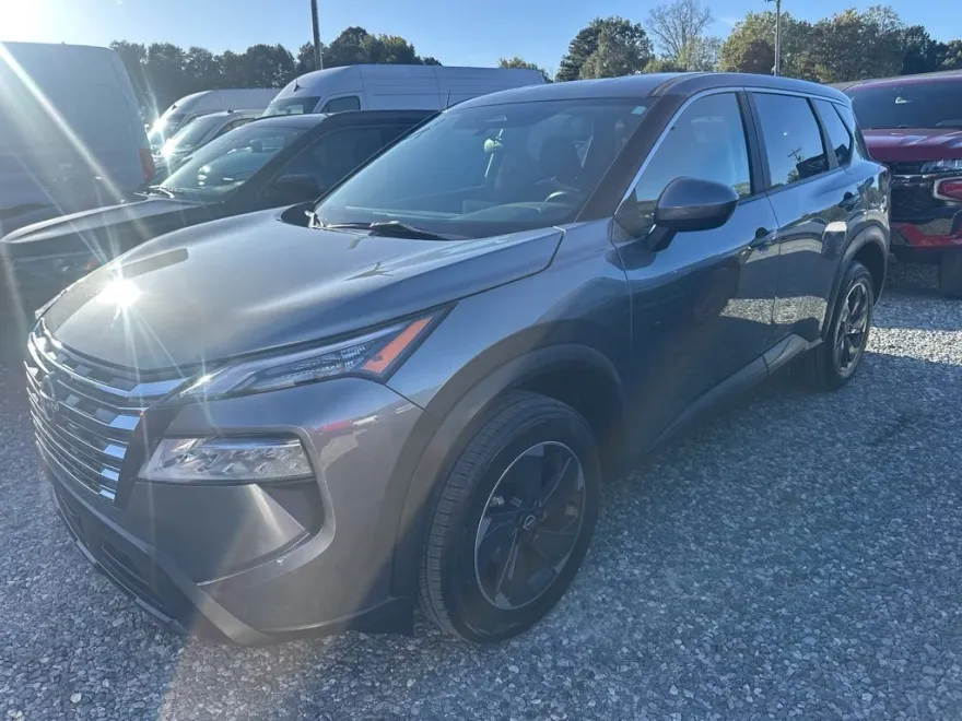 2024 Nissan Rogue SV photo 1