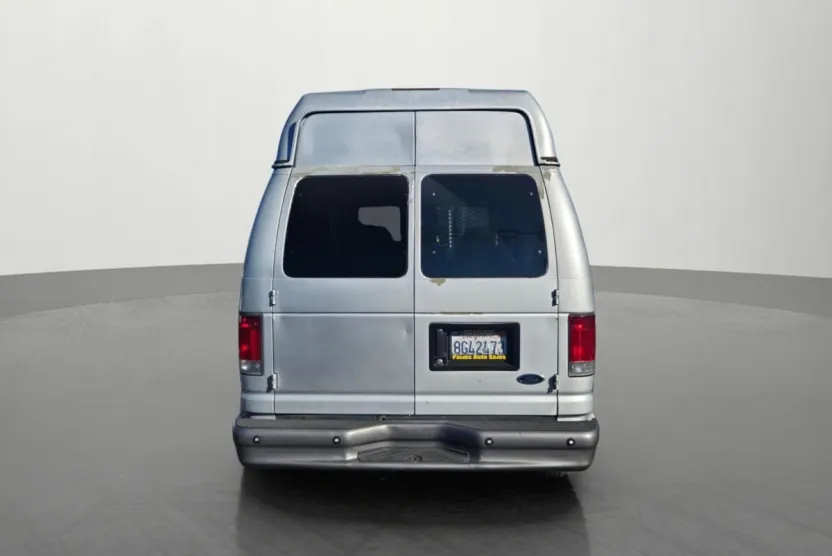 2007 Ford E-350 photo 1