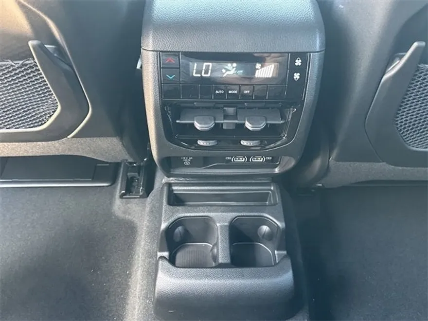 2025 Jeep Grand Cherokee Laredo photo 13