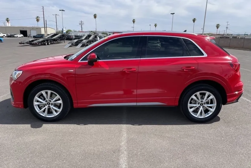 2023 Audi Q3 S line Premium Plus photo 1