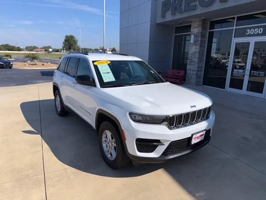 2024 Jeep Grand Cherokee Laredo photo 1