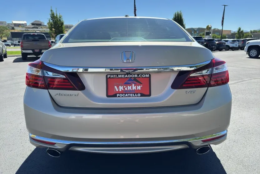 2017 Honda Accord EX-L V6 photo 1