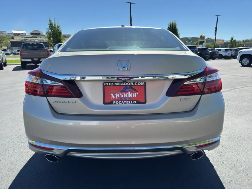 2017 Honda Accord EX-L V6 photo 1