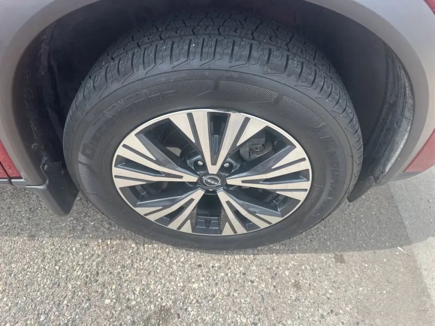 2022 Nissan Rogue SV photo 2