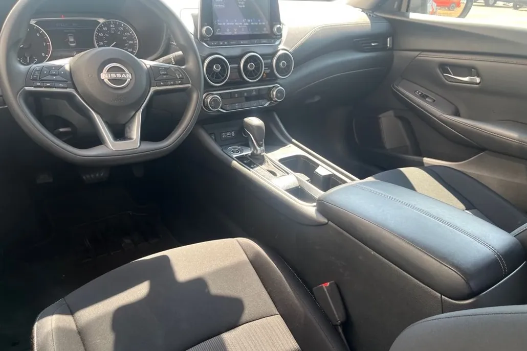 2024 Nissan Sentra SV photo 1
