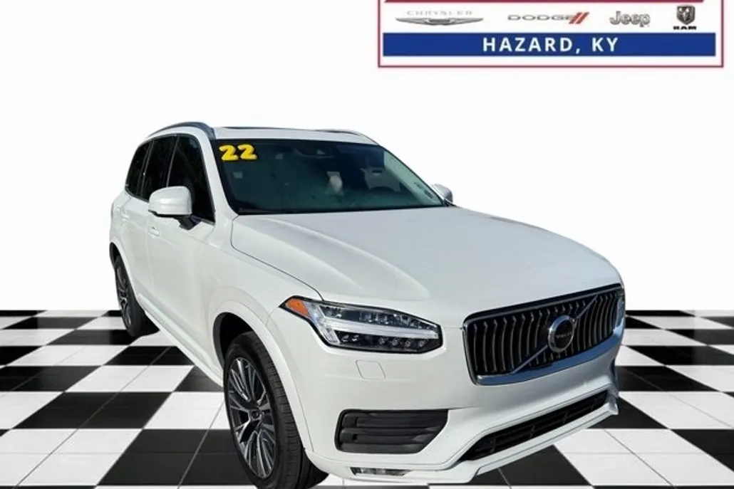 2022 Volvo XC90 T5 Momentum photo 1
