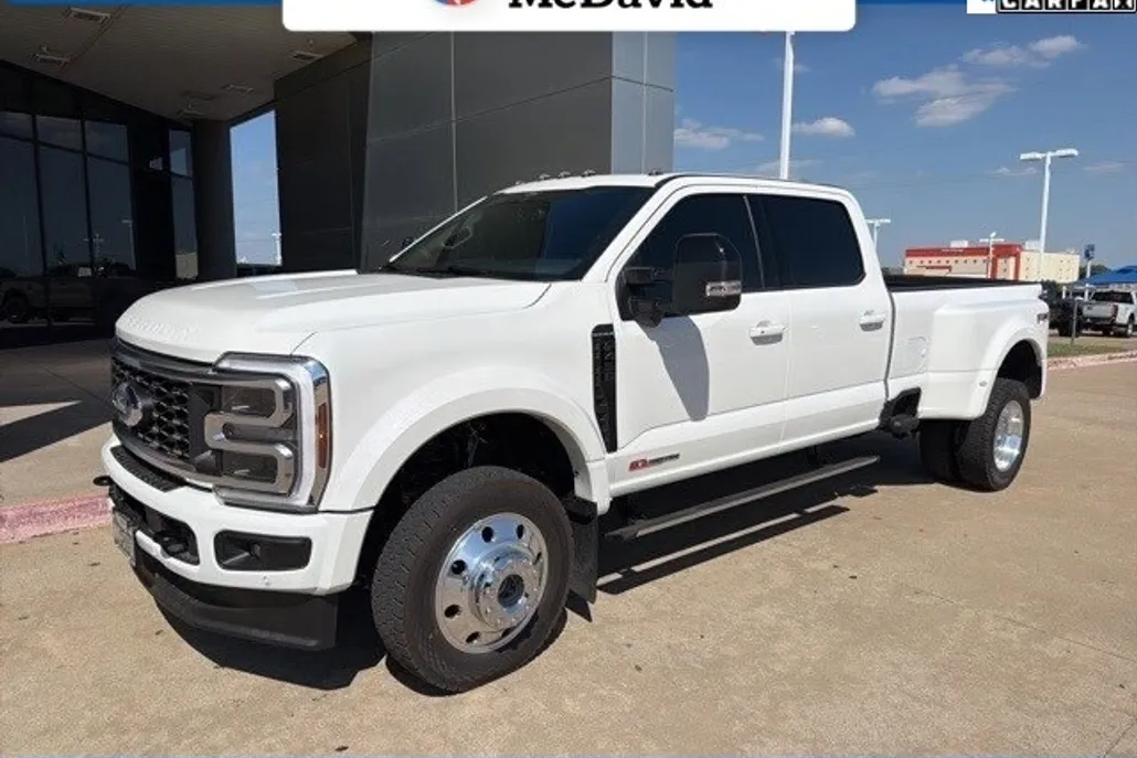 2025 Ford F-450 Platinum photo 1