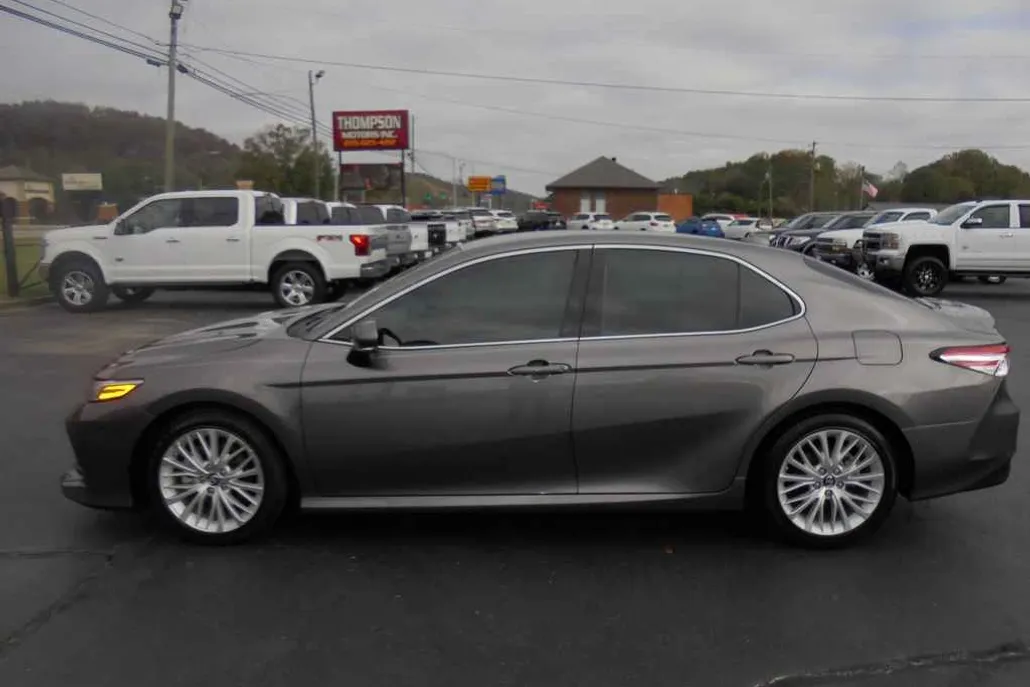 2018 Toyota Camry XLE photo 1