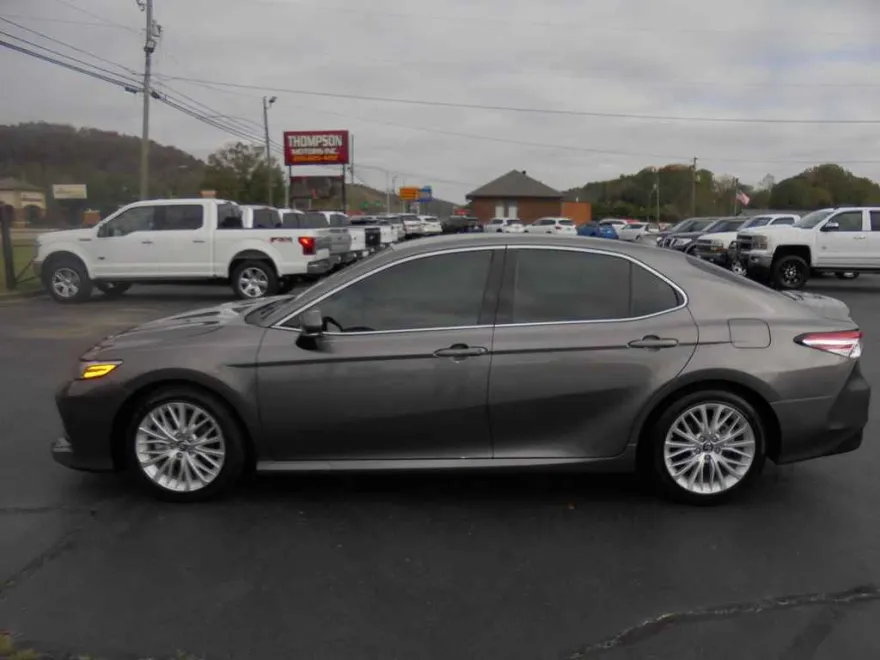 2018 Toyota Camry XLE photo 1